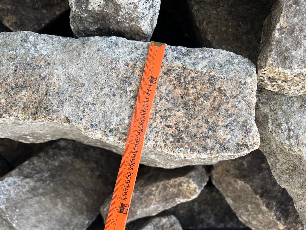 Granitborde, grau, gebrochen, gebraucht