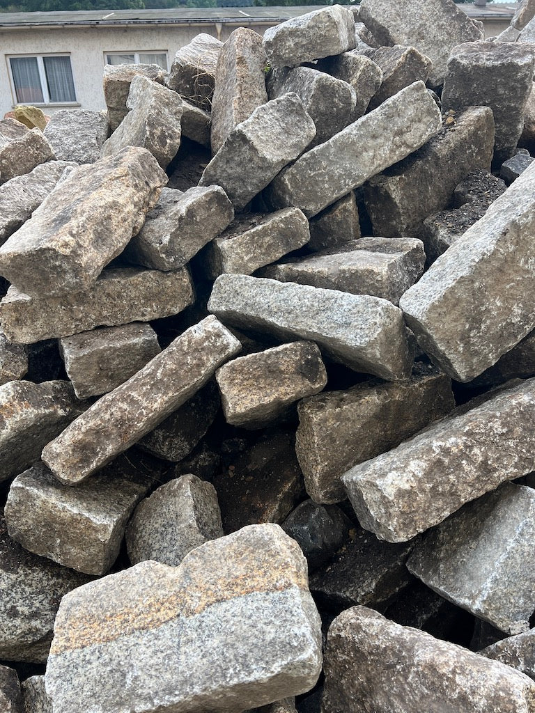 Granitborde, grau, gebrochen, gebraucht