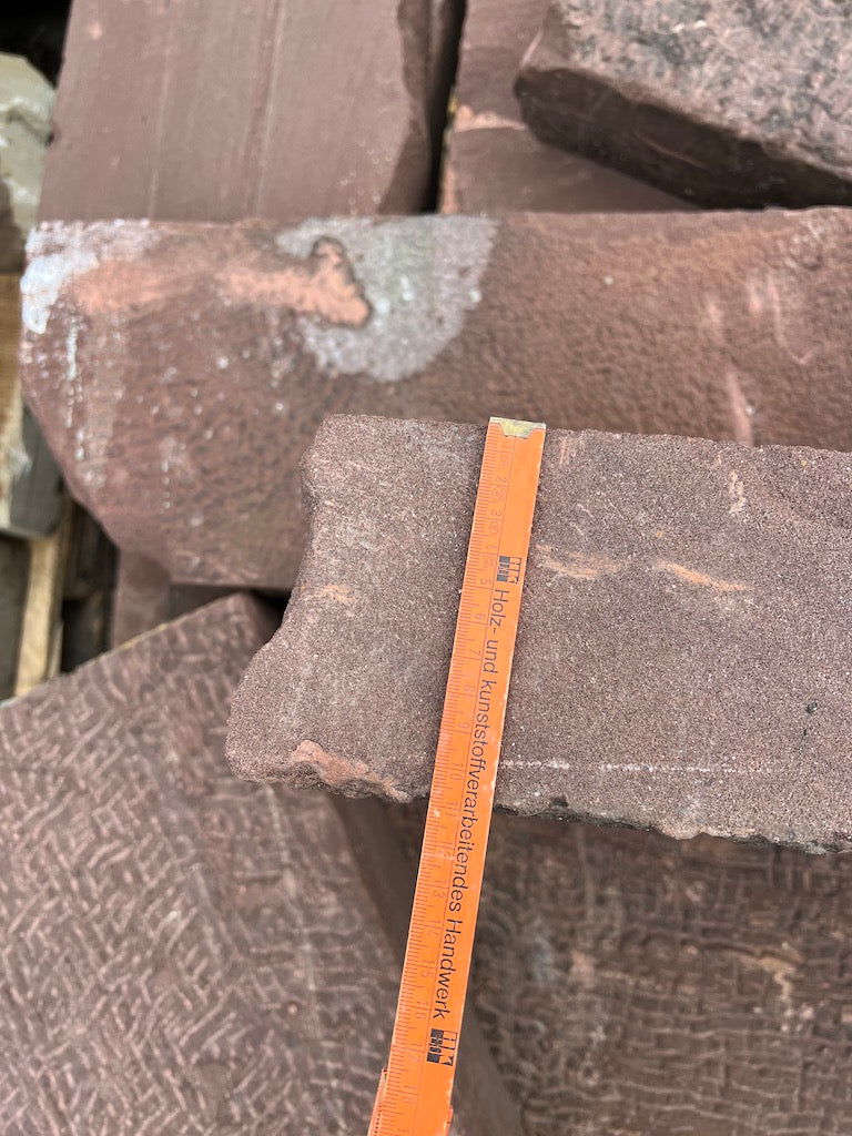 Friedewalder Quarzsandstein, rot-bunt, D: 10-15cm, gestockt, gebraucht