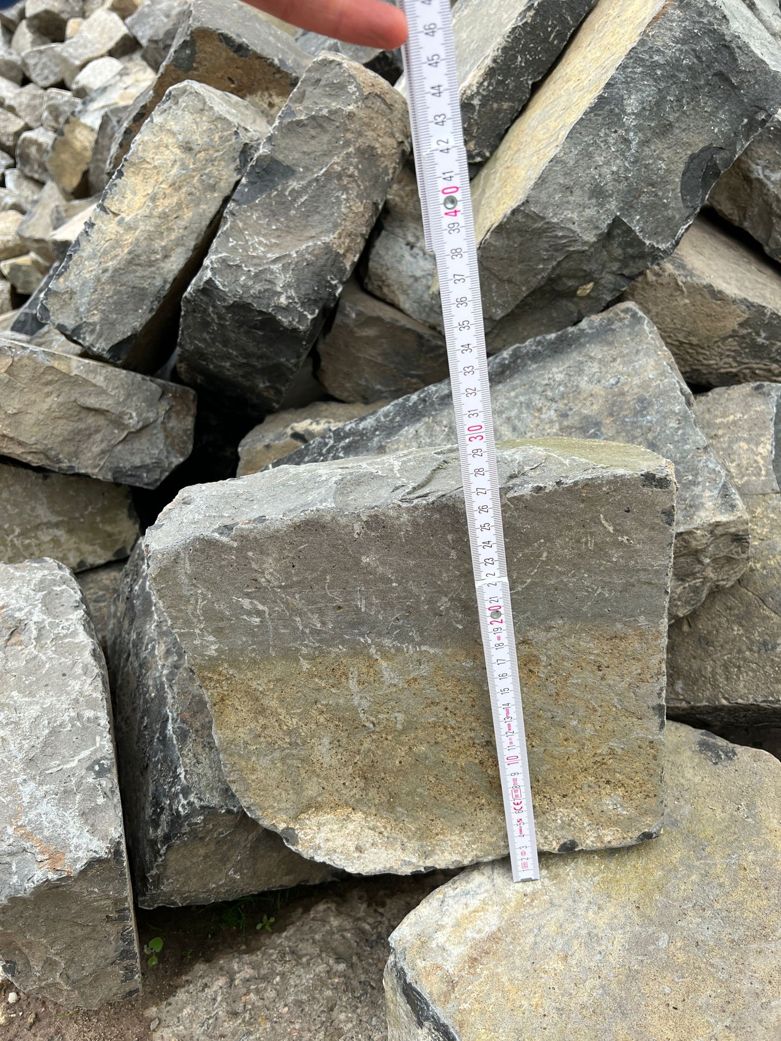Basaltborde, anthrazit, "Kälberzähne" Bild 4