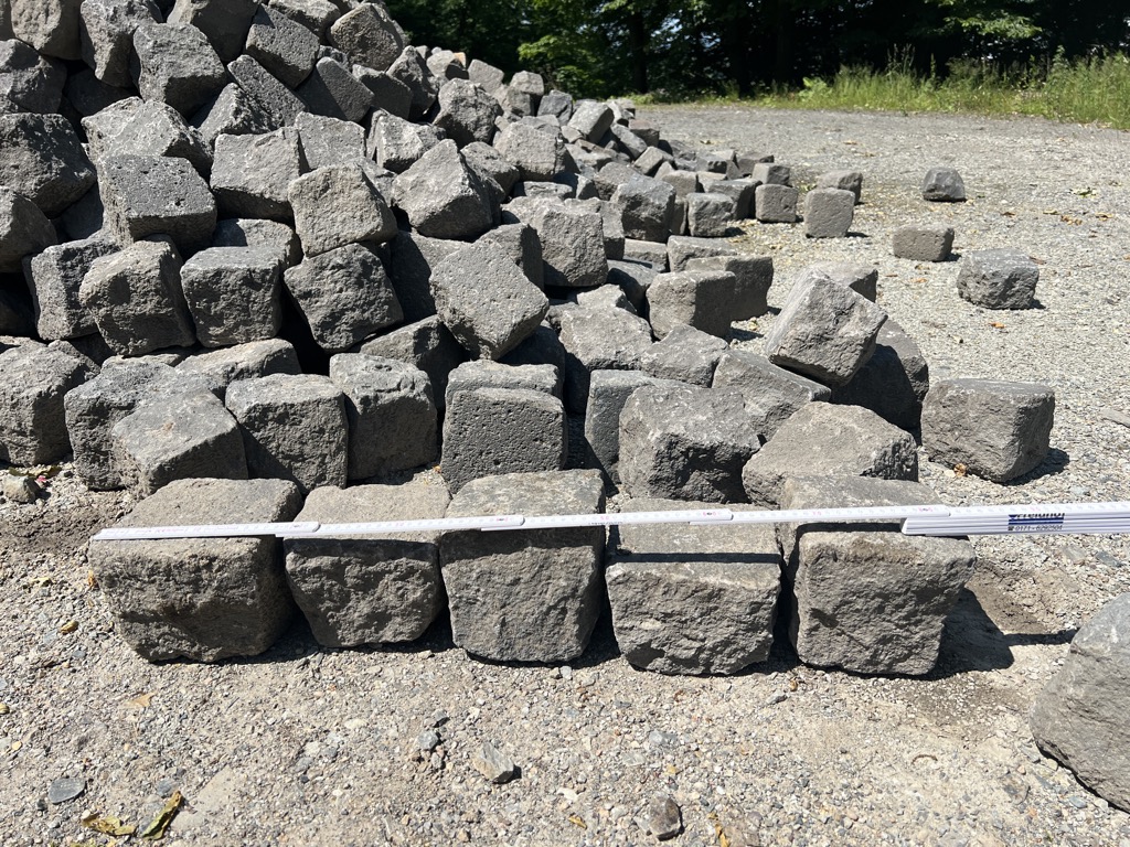 Basaltlava Großpflaster 14-17cm, anthrazit-schwarz, gebraucht – Bild 3 anzeigen