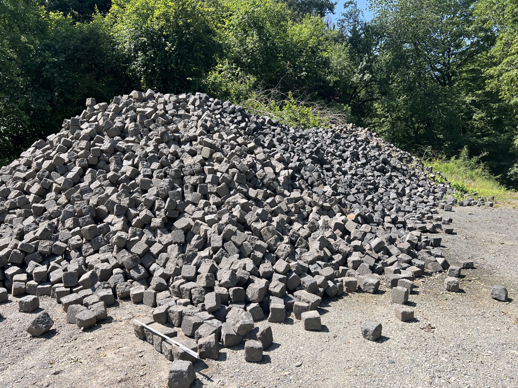 Basaltlava Großpflaster 14-17cm, anthrazit-schwarz, gebraucht – Bild 5 anzeigen