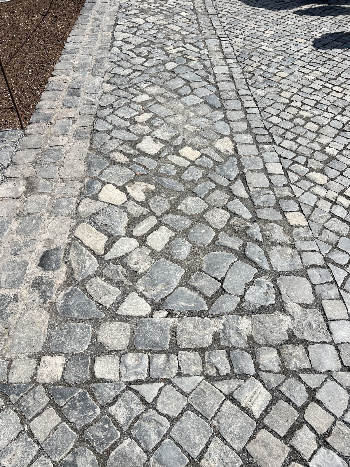 Schloss Eichenzell – historisches Basaltpflaster mit feinem Muster