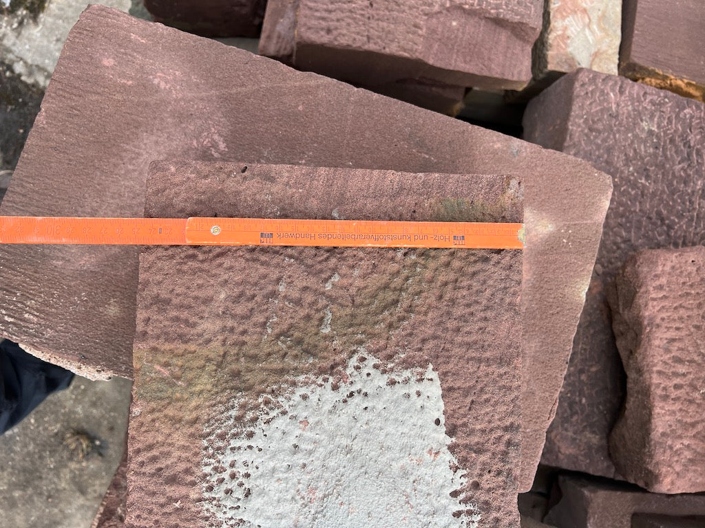 Friedewalder Quarzsandstein, rot-bunt, D: 10-15cm, gestockt, gebraucht