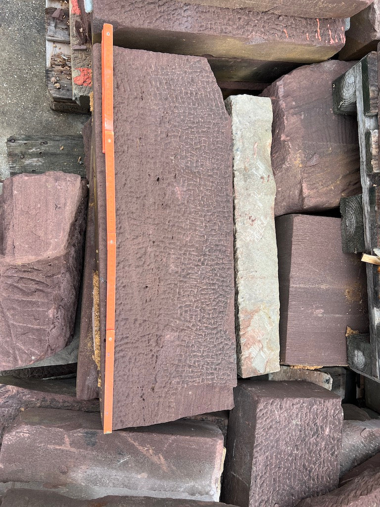 Friedewalder Quarzsandstein, rot-bunt, D: 10-15cm, gestockt, gebraucht