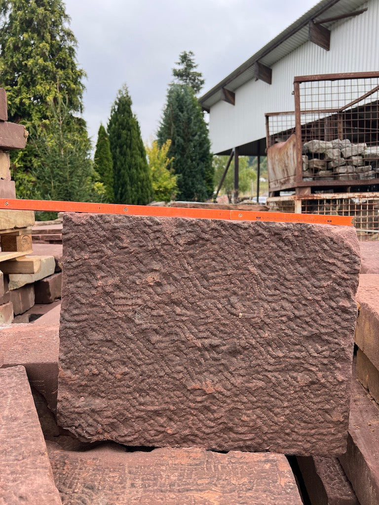 Friedewalder Quarzsandstein, rot-bunt, D: 10-15cm, gestockt, gebraucht