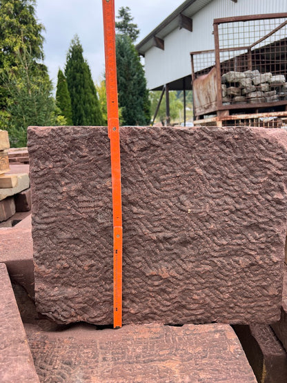 Friedewalder Quarzsandstein, rot-bunt, D: 10-15cm, gestockt, gebraucht