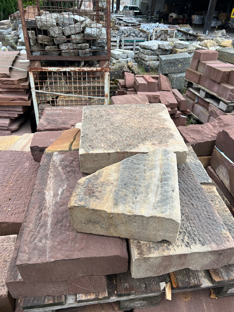 Friedewalder Quarzsandstein, rot-bunt, D: 10-15cm, gestockt, gebraucht