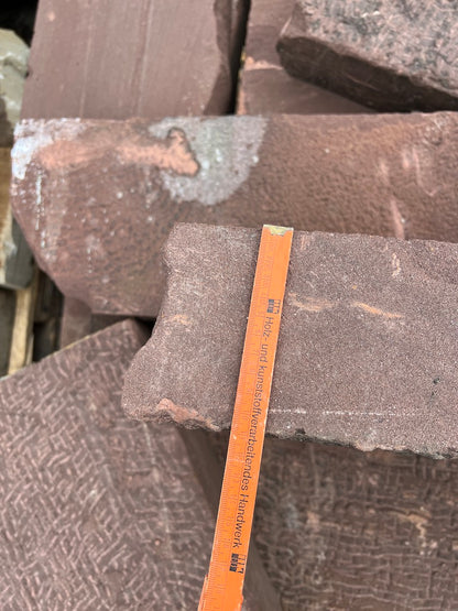 Friedewalder Quarzsandstein, rot-bunt, D: 10-15cm, gestockt, gebraucht