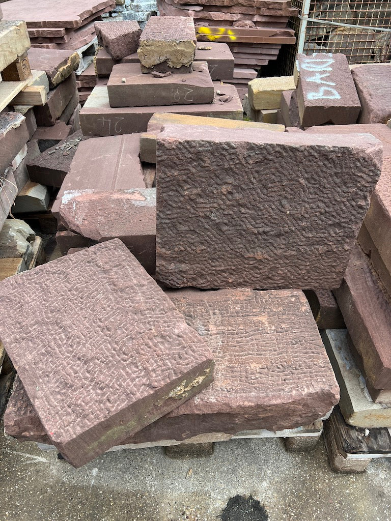 Friedewalder Quarzsandstein, rot-bunt, D: 10-15cm, gestockt, gebraucht